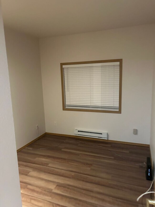 Building Photo - 3 Bed, 2 Bath Condo with in Cascade-Fairwood neighborhood of Renton, $2,865/month.