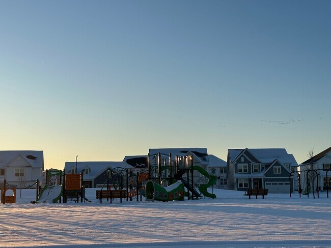 Building Photo - 5922 Hawkweed Dr