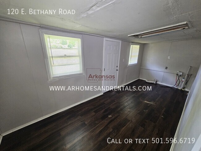 Building Photo - 120 E Bethany Rd