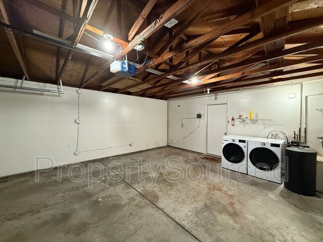 Building Photo - 426 J St