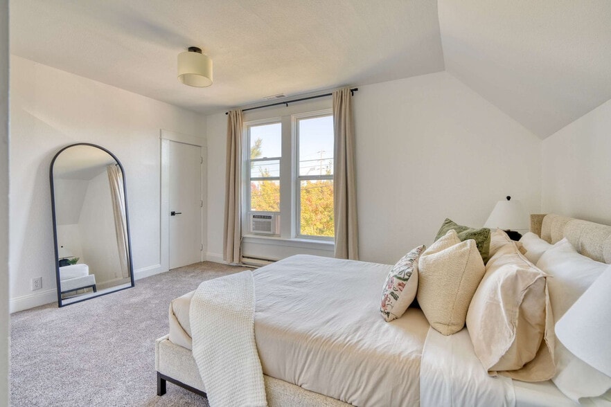 Building Photo - 3029 S Water Ave