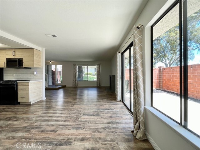 Building Photo - 1629 Sherwood Village Cir