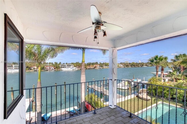 Building Photo - 257 N Coconut Ln