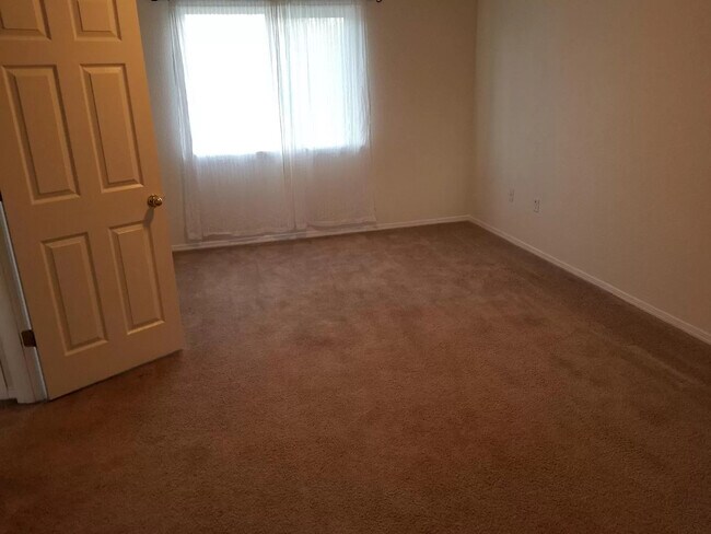 Building Photo - 5386 Burbank St N