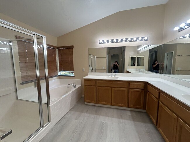 Building Photo - 37978 Spur Dr