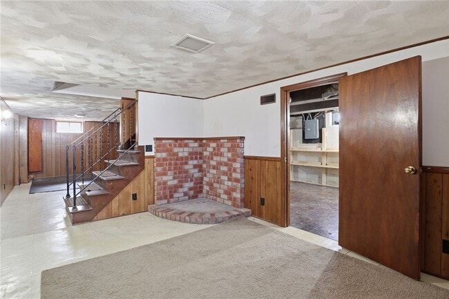Building Photo - 37 Oakmount Dr
