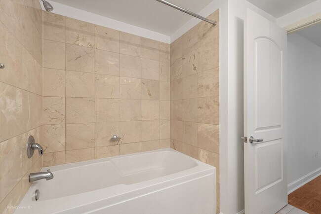Building Photo - 420 E Waterside Dr