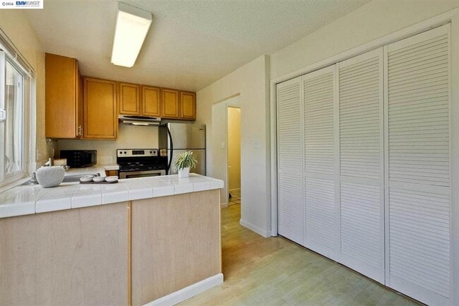 Building Photo - $2,890 / 3 BR - GORGEOUS TOWN HOME IN NORTHGATE AREA OF FREMONT!
