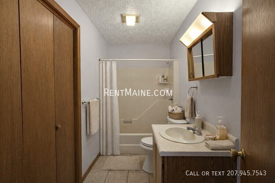 Building Photo - 10 Hartley St