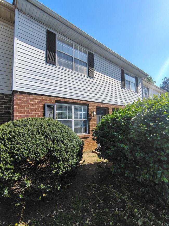 Building Photo - 16 Duiguid Dr