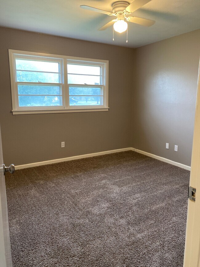 Building Photo - 3107 Aberdeen Ave