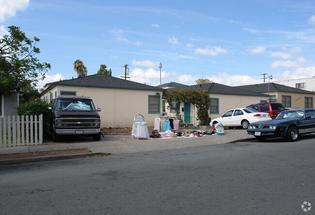 Building Photo - 4142-4144 Estrella Ave