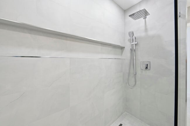 Building Photo - 2001 NE 17th Way