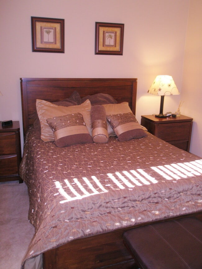 Building Photo - Annual turnkey furnished renovated GATED C...