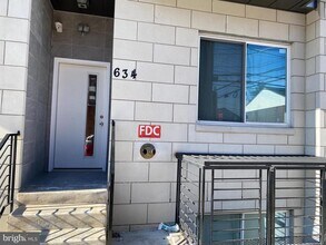 Building Photo - 634 N 13th St