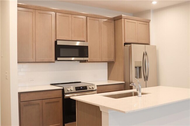 Building Photo - 479 Crown Dr