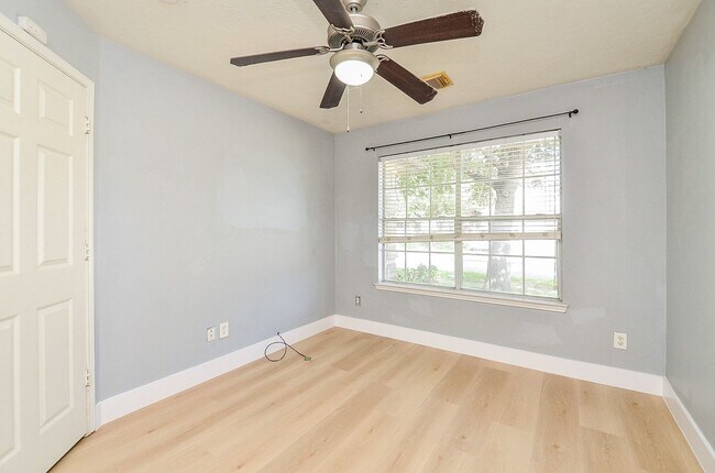 Building Photo - 16307 Scotch Hollow Ln