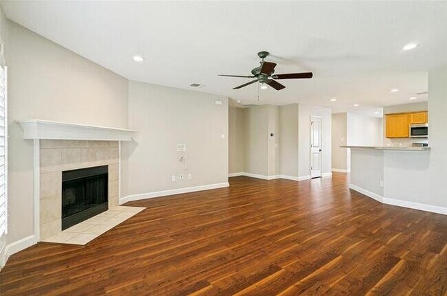 Building Photo - 9932 George Washington Dr