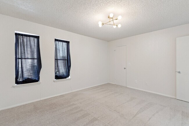 Building Photo - 2400 Sq Ft Condo for Rent Near Shopping