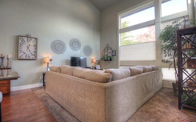 Building Photo - 1262 E Lone Shore Dr