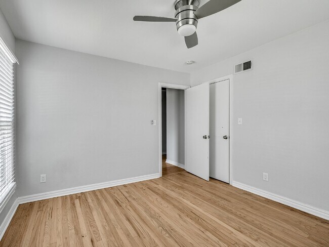 Building Photo - Beautiful Home Just Minutes from the OU Campus!