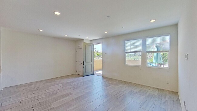 Building Photo - Large 2 Bedroom Townhome at The Village, L...