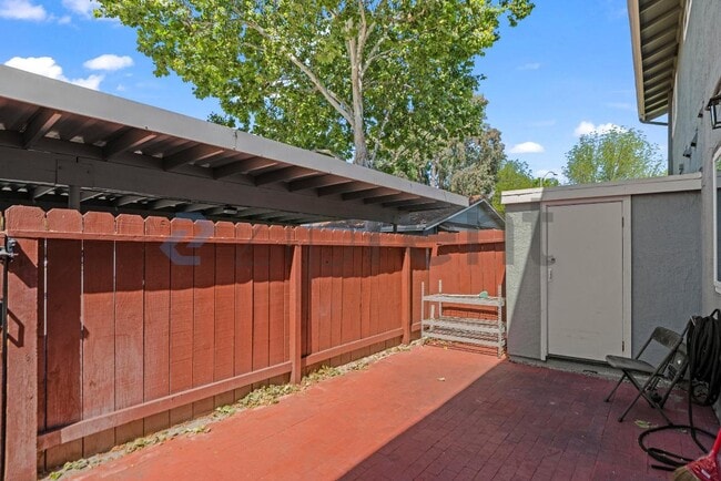 Building Photo - Unit