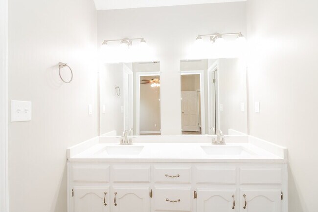 Building Photo - 7254 Schilling Cove W