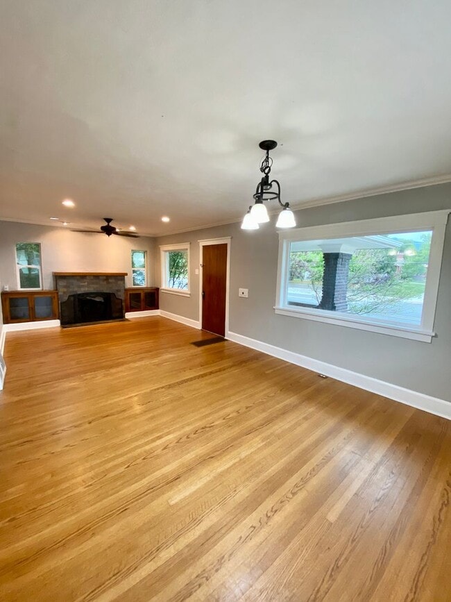 Building Photo - Beautiful 4-Bedroom House