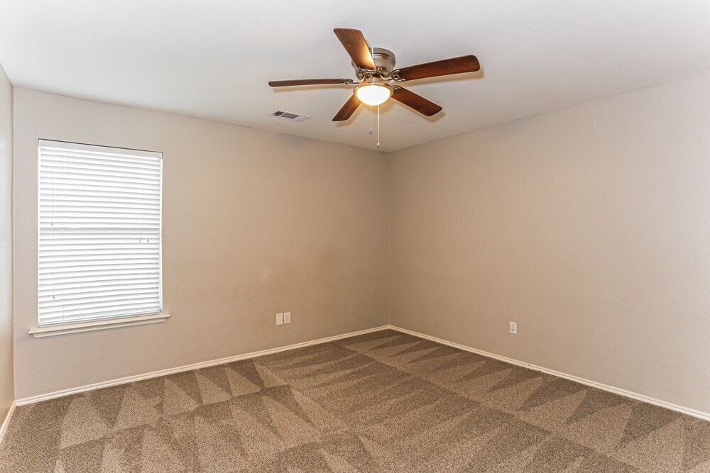 Building Photo - 1630 Redwood Dr