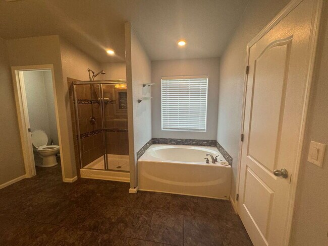 Building Photo - "Spacious 3-Bedroom Oasis with 2 Full Baths on Mount Rainier Ave, Las Vegas – Your Perfect Retrea...