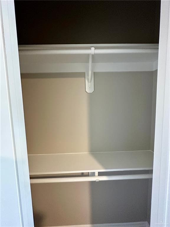 Building Photo - 17 E Walnut Ave