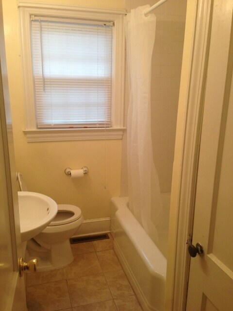 Building Photo - Highland Park 2 BR convenient to Wendover and Holden Road