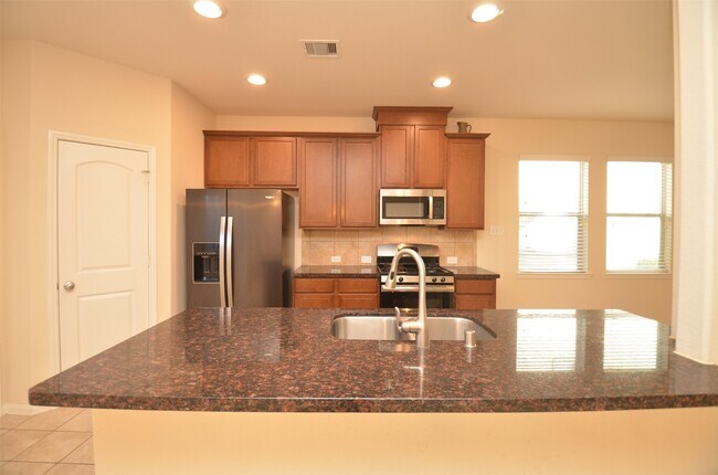 Building Photo - 8335 Columbia Forest Dr