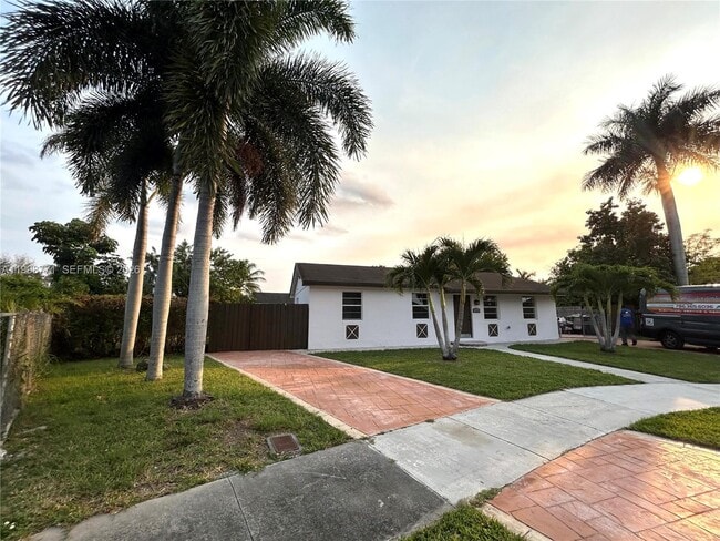 Building Photo - 1666 SW 3rd Ct