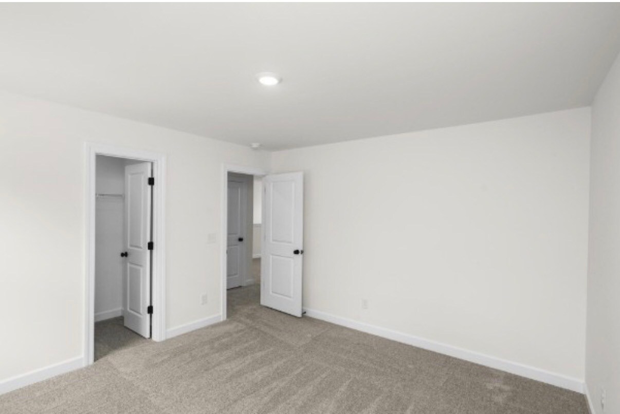 Building Photo - 5021 Salient Dr