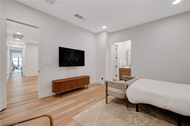 Building Photo - 779 Willits St