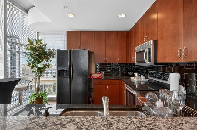 Building Photo - 777 N Ashley Dr