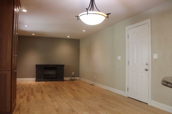 Building Photo - Gorgeous 2 Story Home in Columbine West!