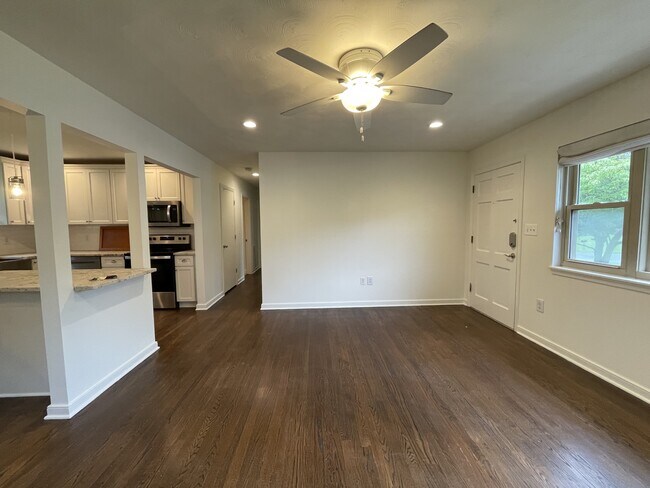 Building Photo - 1113 Craigmont Dr