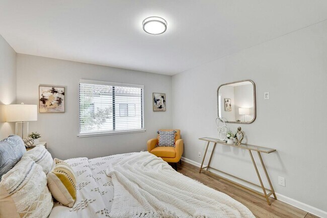 Building Photo - 716 San Conrado Terrace