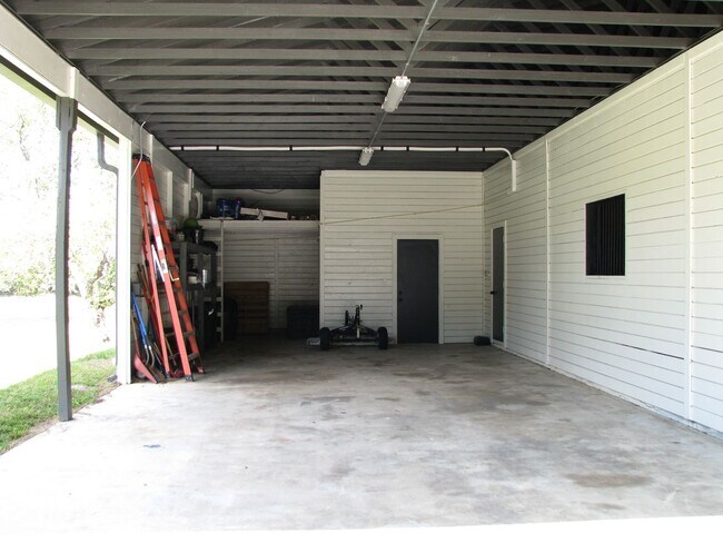 Building Photo - Beautiful 11.16 Acre Farm with Lots of Ame...