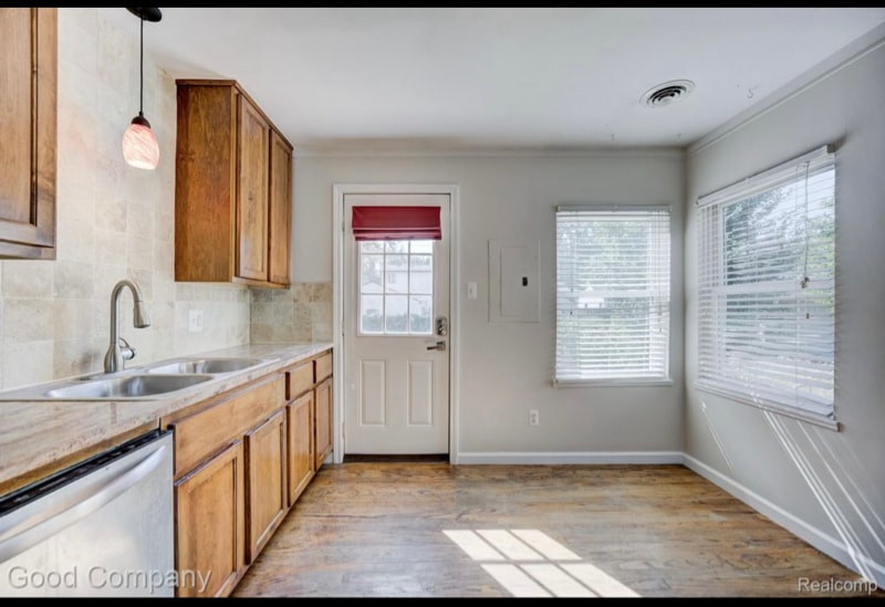 Building Photo - 600 Kalama Ave