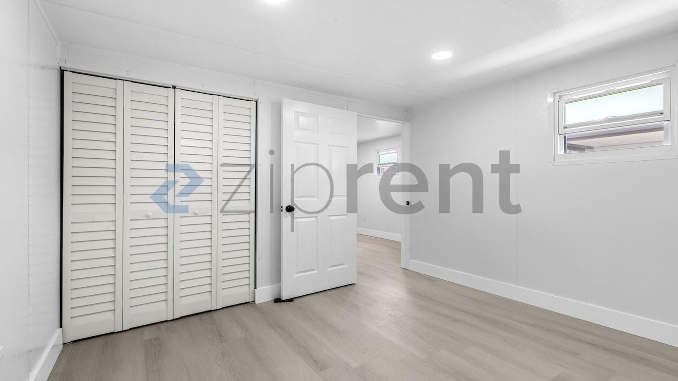 Building Photo - Unit C