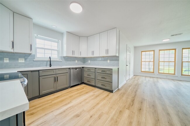 Building Photo - 7914 Oakington Dr