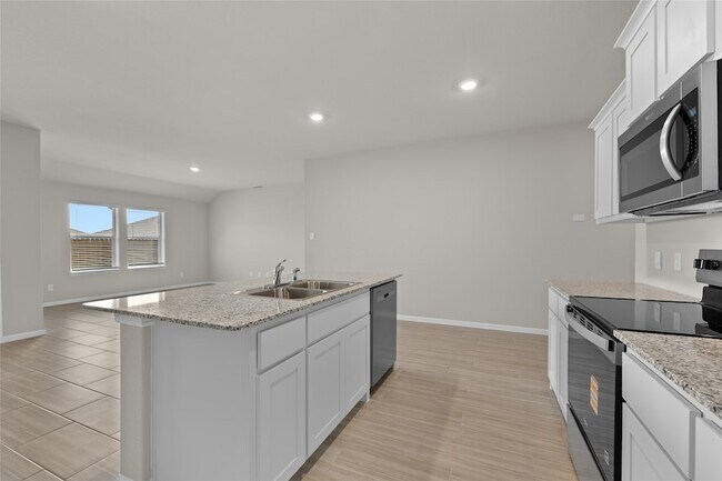 Building Photo - 552 Crestridge Dr N
