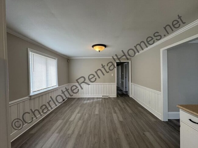 Building Photo - 3 Bedroom 1.5 bath home in Mathews!