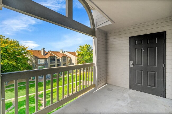 Building Photo - $1,495.95 with $300 off the first month's rent, 1 Bed, 1 Bath Condo in Englewood with Cozy Firepl...
