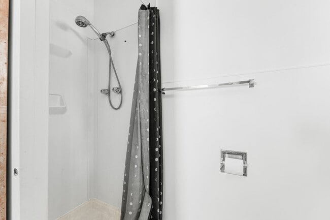 Building Photo - 405 - BEAVER DUPLEX