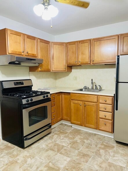 Building Photo - 550 Central Ave